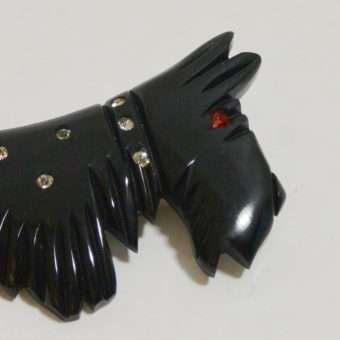 Bakelite Scottish Terrier Brooch Close