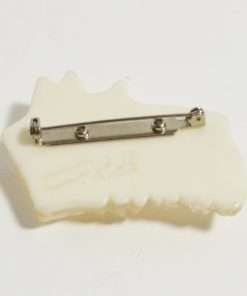 Vintage West Highland Terrier Lucite Pin closed