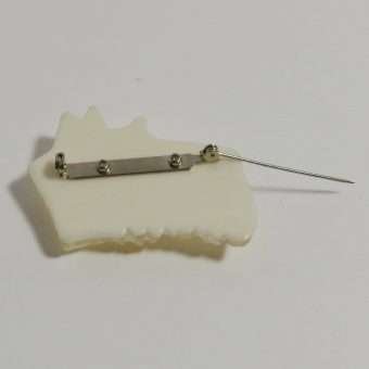 Vintage West Highland Terrier Lucite Pin oprn