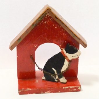 ALT-TXT-Vintage Dog House Folk Art