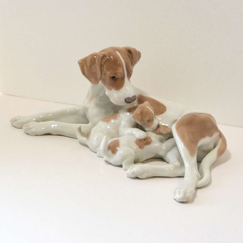 Bing and Grondahl Female Pointer Dog with Her Pups CRM-2928