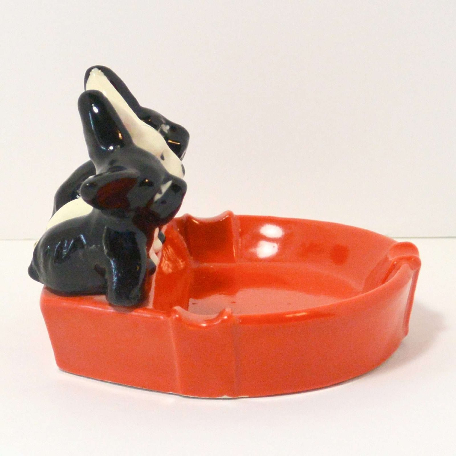 * vintage dog ❀ * 赤い勲章リボンの テリアさん Vintage Scottie Dogs Ashtray c.1960's – A Dogs Tale Collectibles