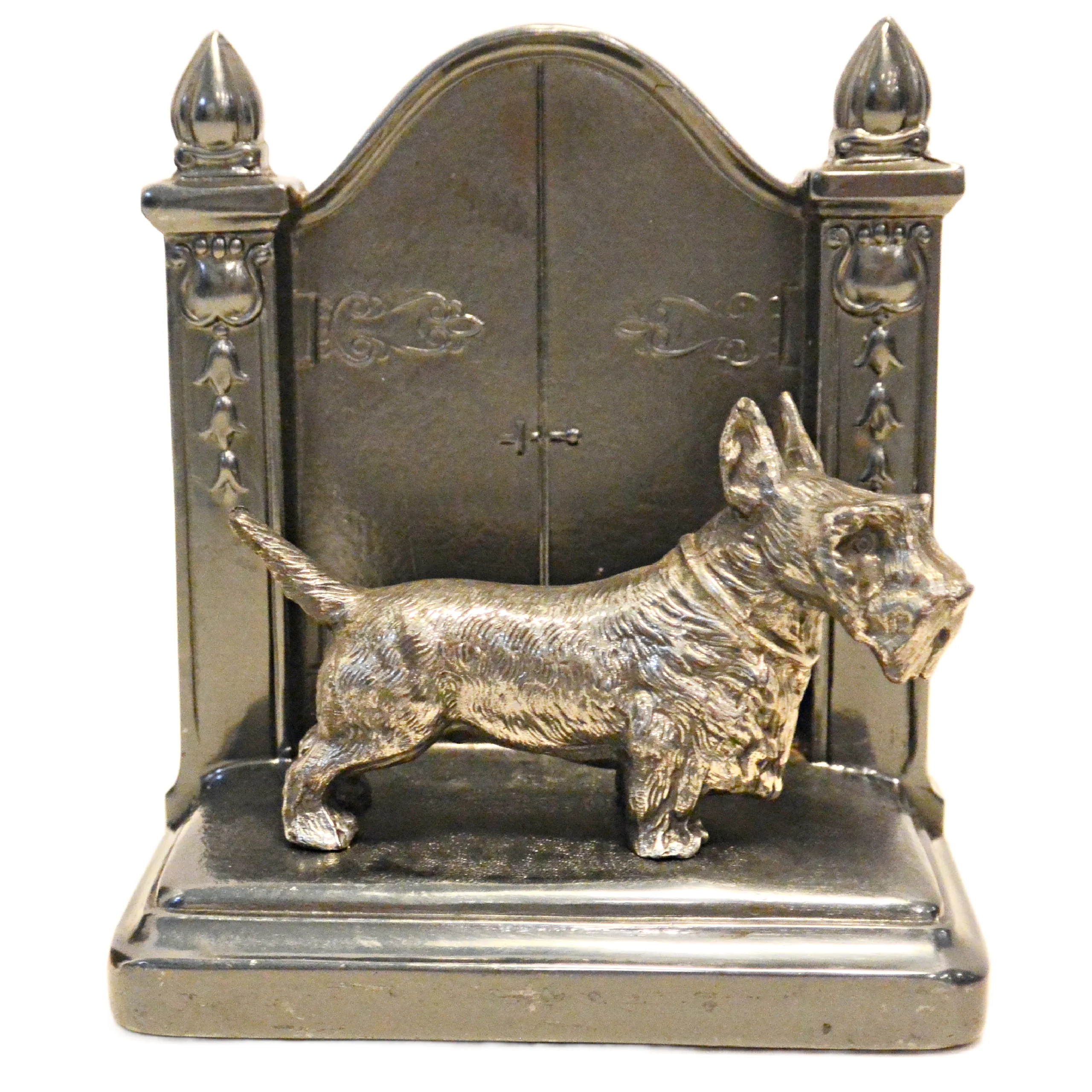 Antique Jennings Brothers Scottish Terrier Cast Metal "Gothic Gate" Bookends &ndash; Pair - Image 4