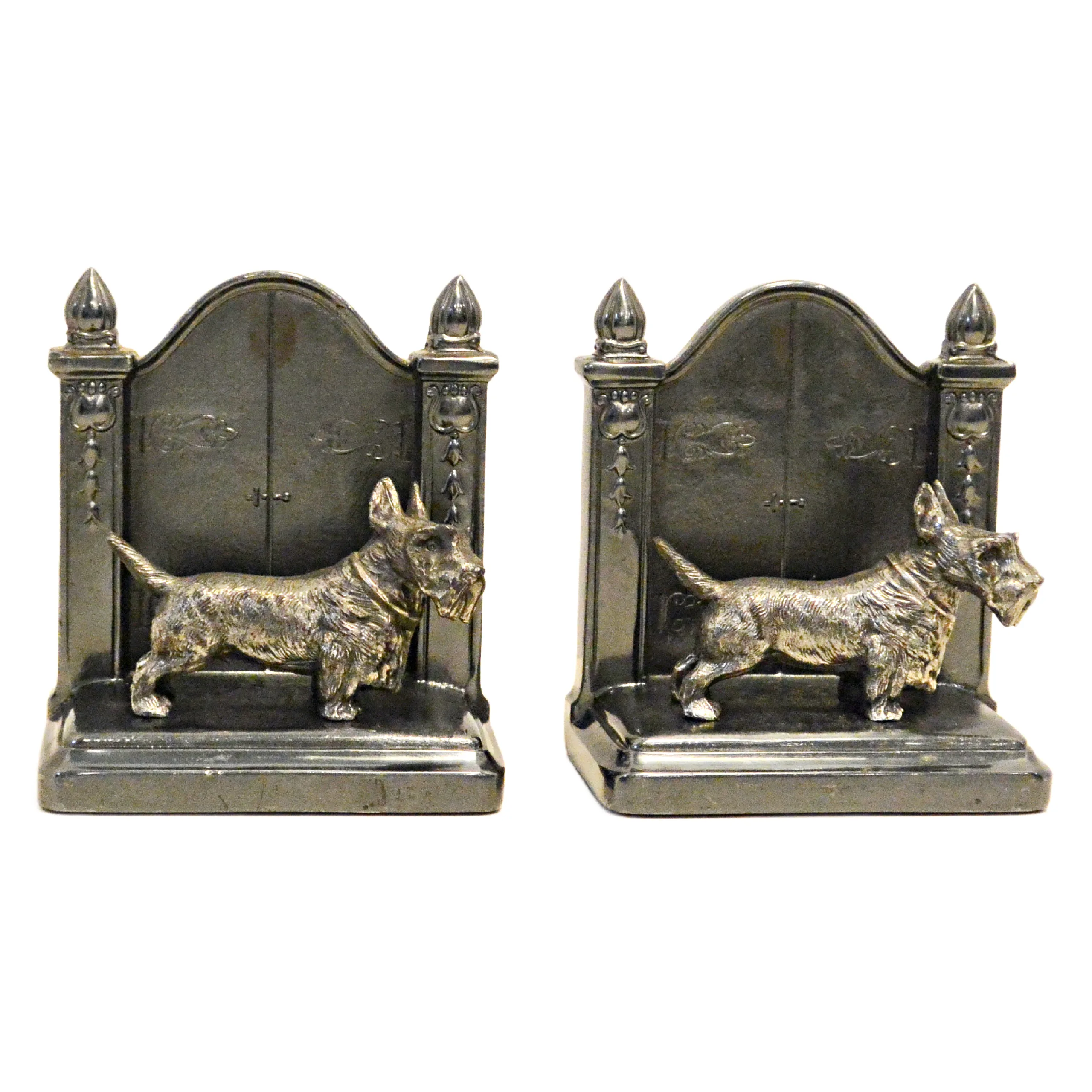 Antique Jennings Brothers Scottish Terrier Cast Metal "Gothic Gate" Bookends &ndash; Pair
